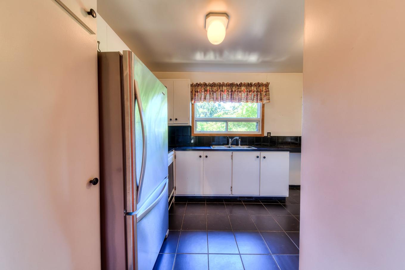 Kitchen - 2450 Rue Lupien, Longueuil (Saint-Hubert), QC - Indoor