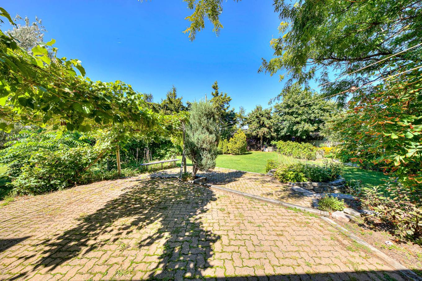 Backyard - 2450 Rue Lupien, Longueuil (Saint-Hubert), QC - Outdoor