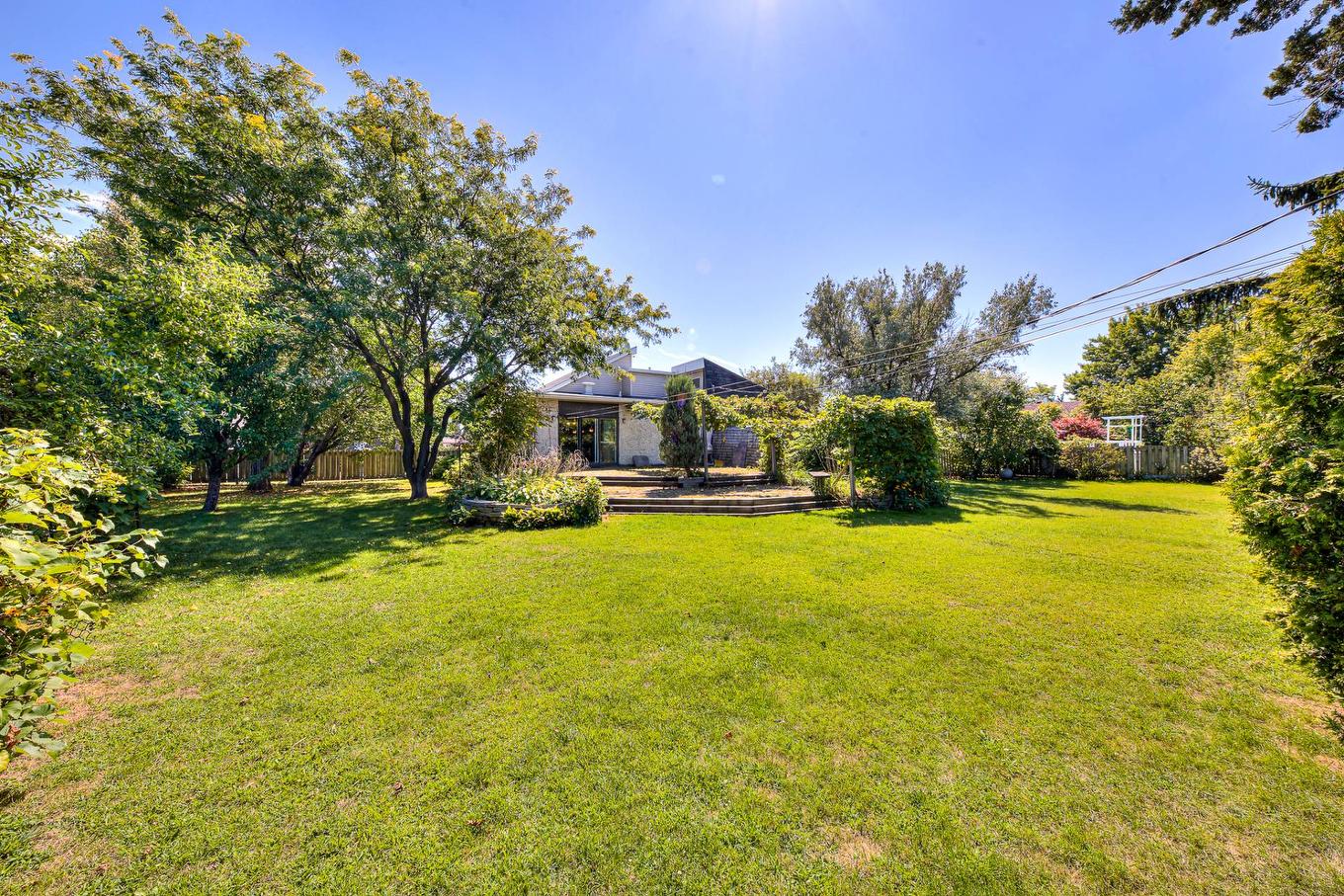 Backyard - 2450 Rue Lupien, Longueuil (Saint-Hubert), QC - Outdoor