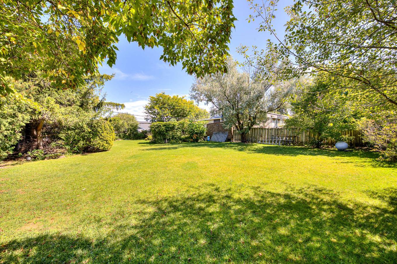 Backyard - 2450 Rue Lupien, Longueuil (Saint-Hubert), QC - Outdoor