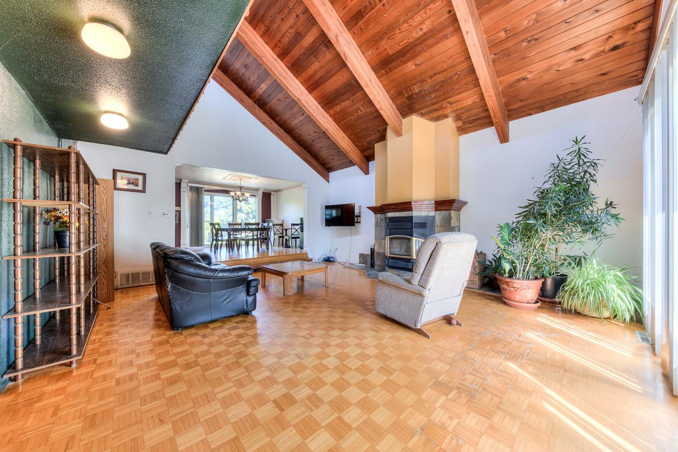 Living room - 2450 Rue Lupien, Longueuil (Saint-Hubert), QC - Indoor With Fireplace