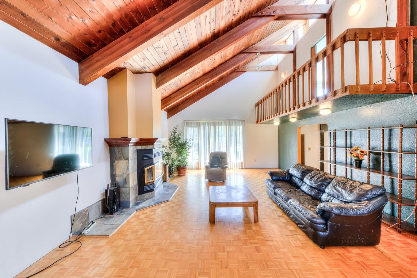 Living room - 2450 Rue Lupien, Longueuil (Saint-Hubert), QC - Indoor With Fireplace