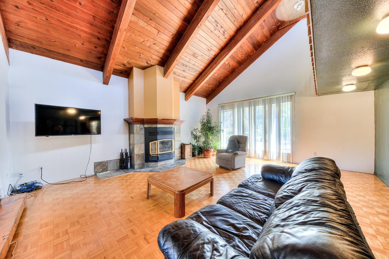 Living room - 2450 Rue Lupien, Longueuil (Saint-Hubert), QC - Indoor Photo Showing Living Room With Fireplace
