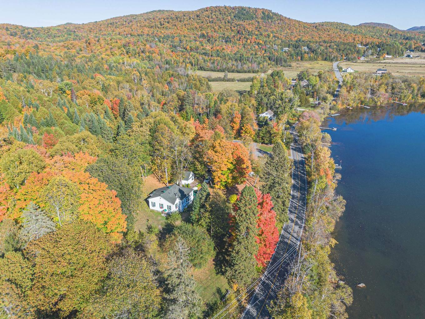 Overall view - 165 Ch. Paquette, Mont-Tremblant, QC - Outdoor With Body Of Water With View
