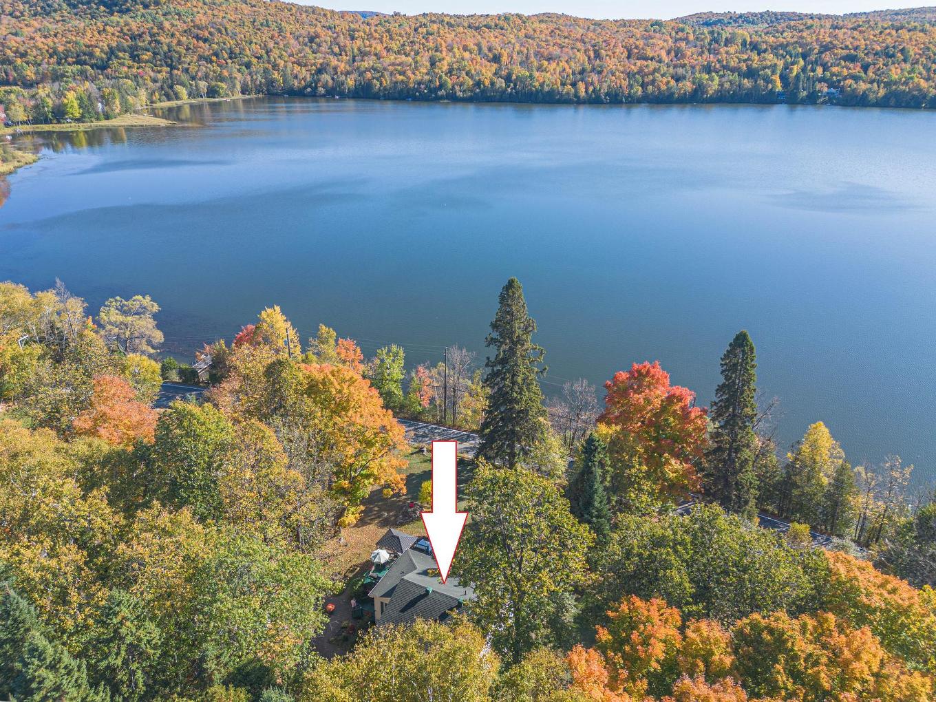 Overall view - 165 Ch. Paquette, Mont-Tremblant, QC - Outdoor With Body Of Water With View