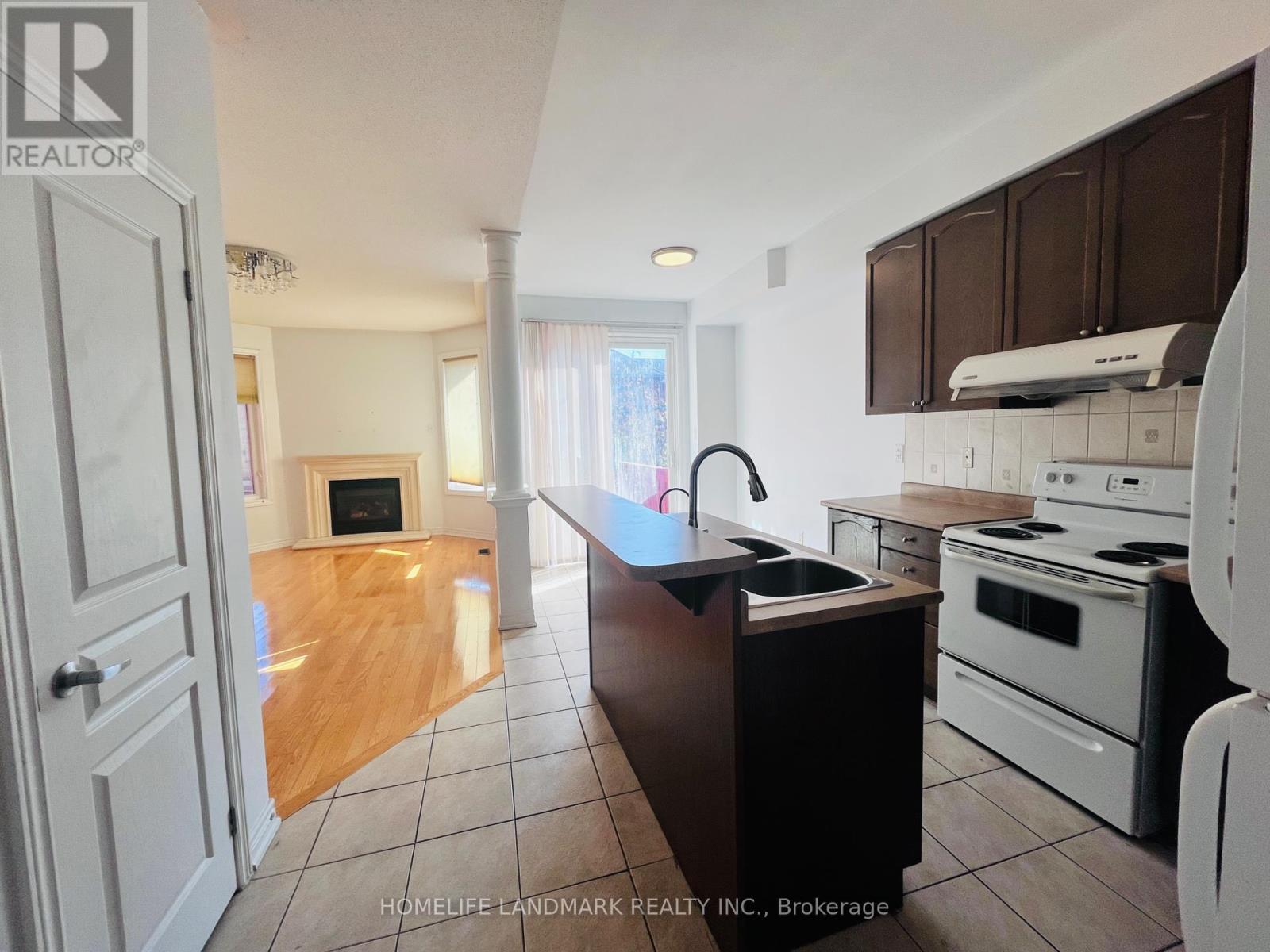 27 Thistle Avenue, Richmond Hill, ON - Indoor Photo Showing Kitchen