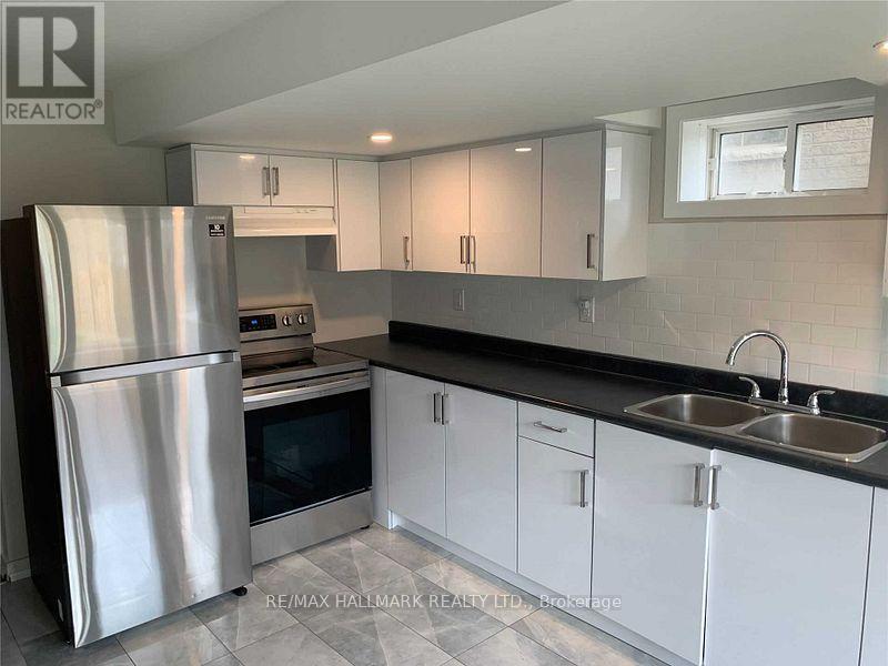 34 Owens Road, New Tecumseth, ON - Indoor Photo Showing Kitchen With Double Sink