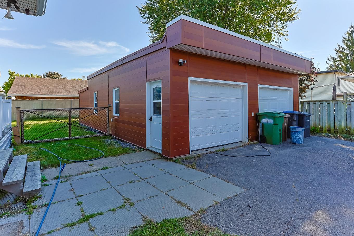 Garage - 600 Rue Yvon, Saint-Jean-Sur-Richelieu, QC - Outdoor With Exterior