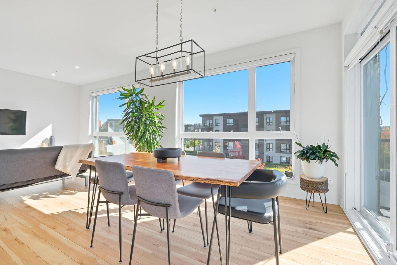 Dining room - 306-3675 Rue Roland-Marquette, Longueuil (Saint-Hubert), QC - Indoor Photo Showing Dining Room