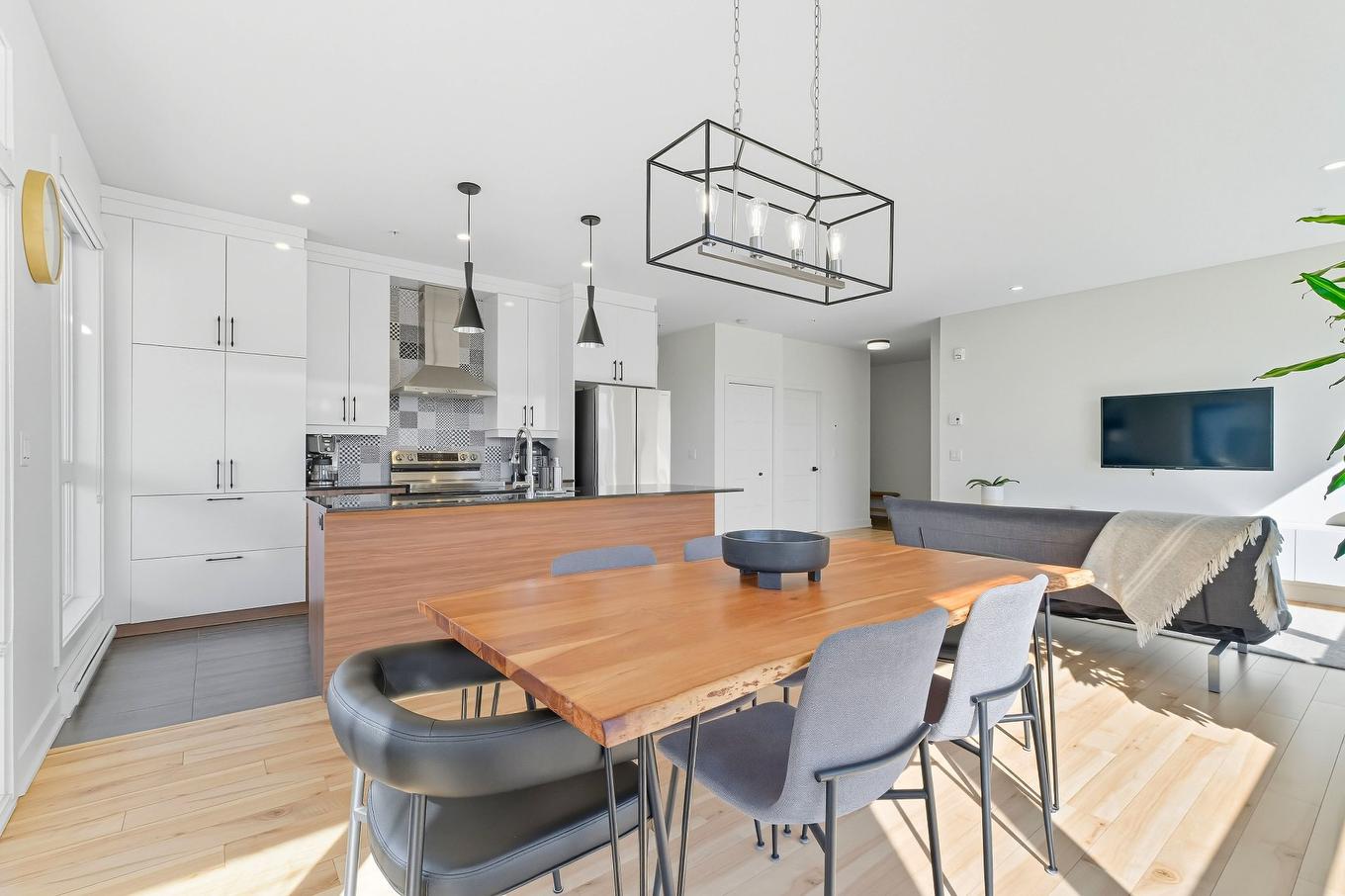 Dining room - 306-3675 Rue Roland-Marquette, Longueuil (Saint-Hubert), QC - Indoor Photo Showing Dining Room