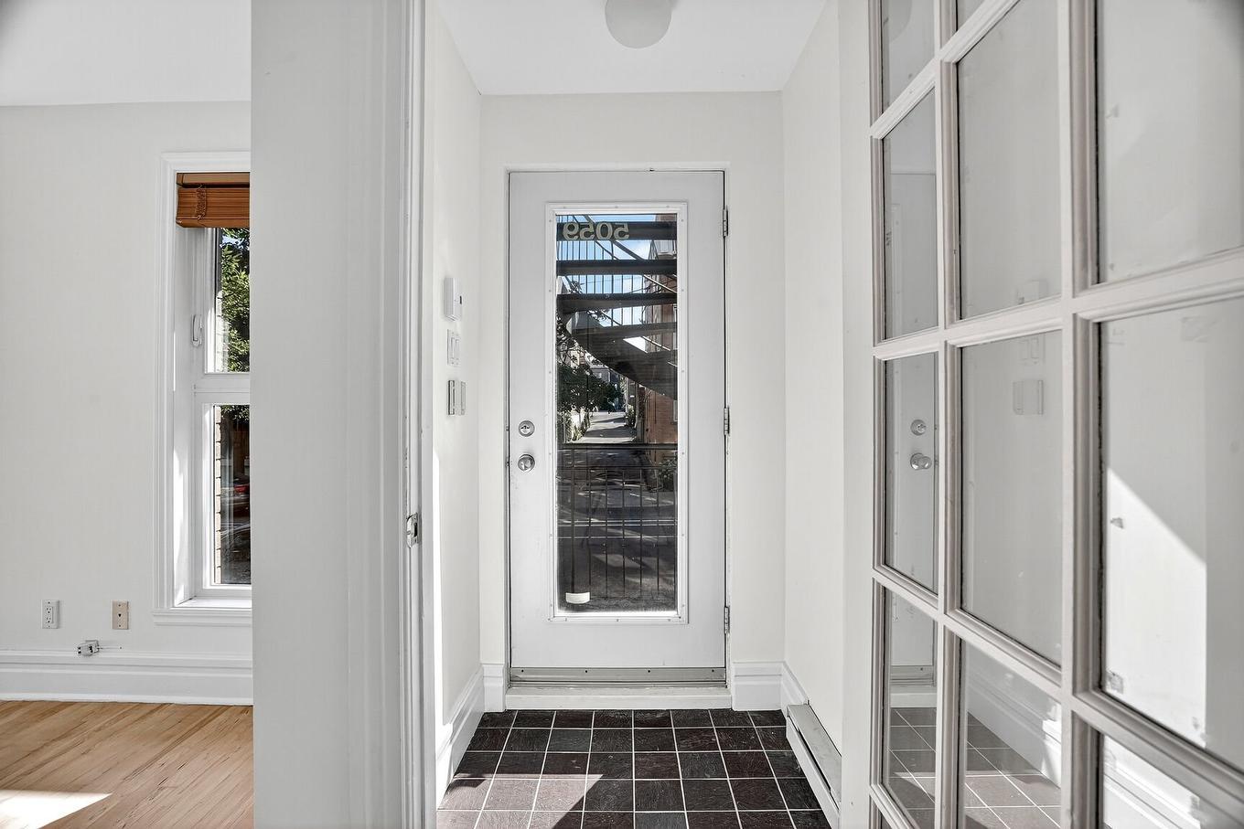 Hall d'entrée/Vestibule - 5059 Av. De L'Hôtel-De-Ville, Montréal (Le Plateau-Mont-Royal), QC - Indoor Photo Showing Other Room