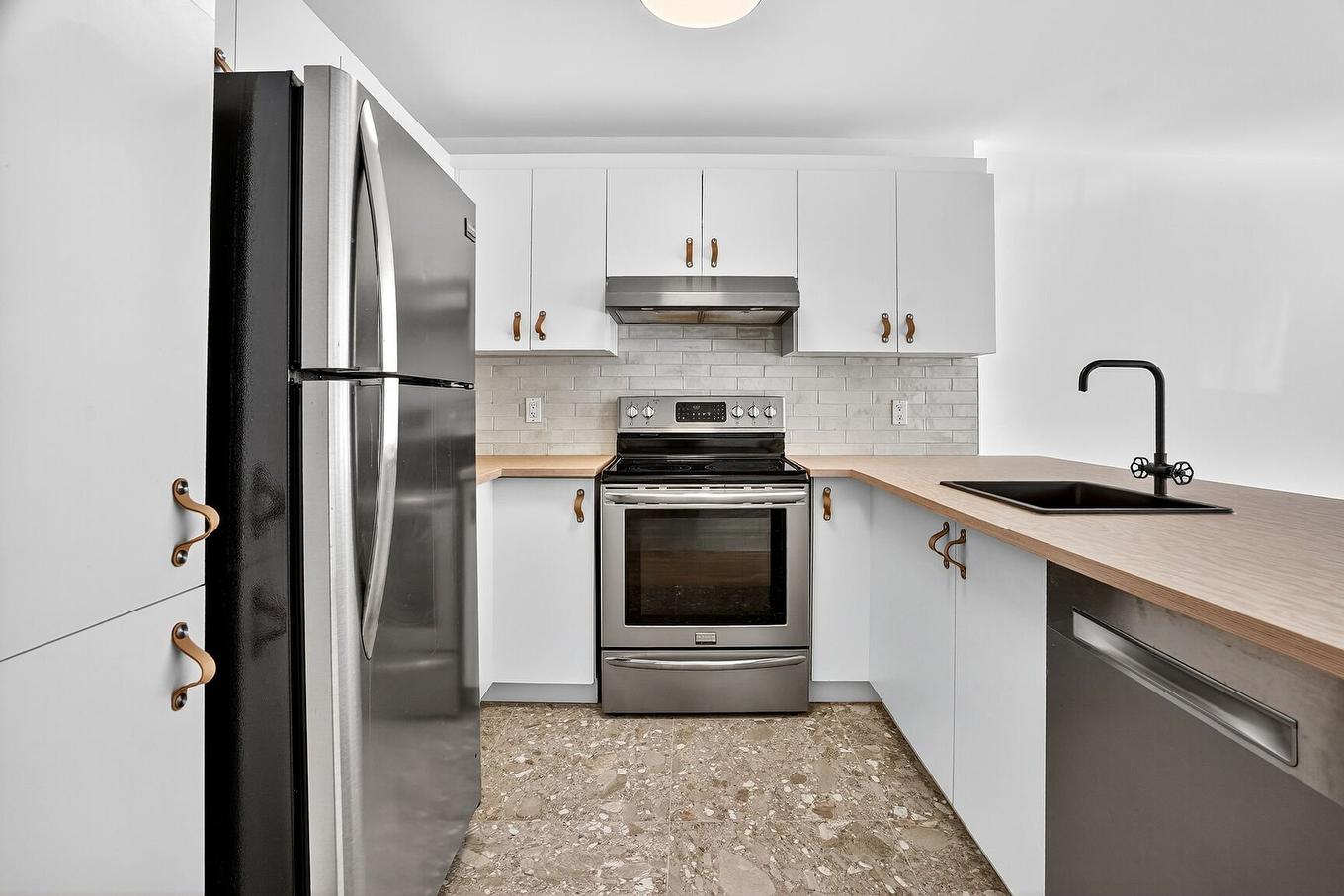 Cuisine - 5059 Av. De L'Hôtel-De-Ville, Montréal (Le Plateau-Mont-Royal), QC - Indoor Photo Showing Kitchen