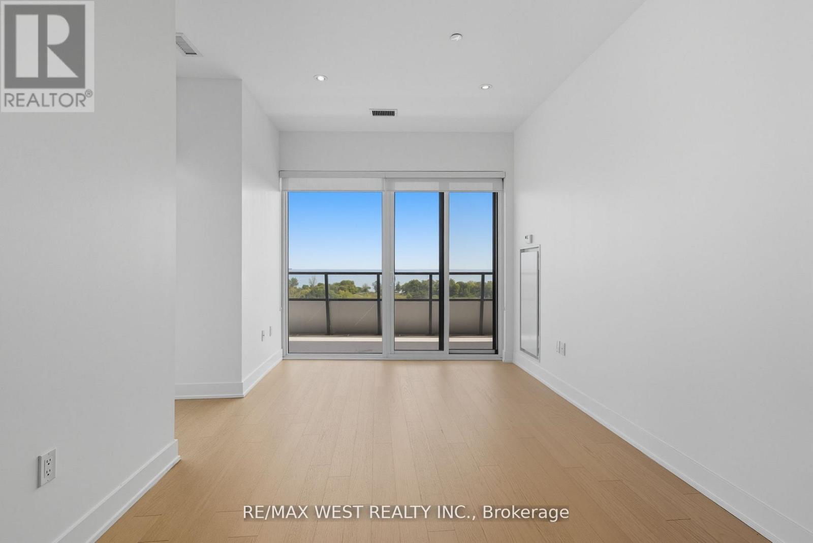 702 - 20 Shore Breeze Drive, Toronto, ON - Indoor Photo Showing Other Room