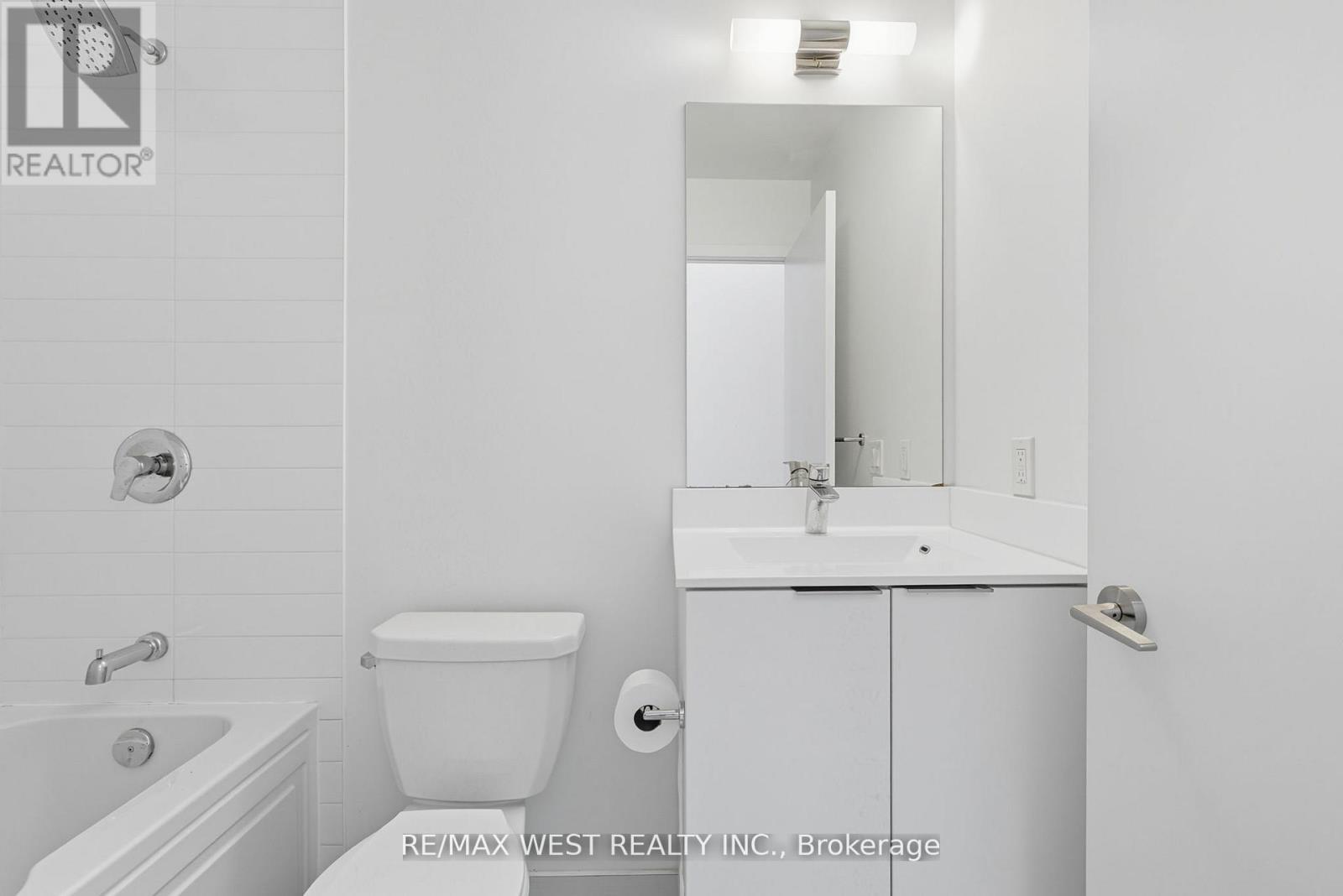 702 - 20 Shore Breeze Drive, Toronto, ON - Indoor Photo Showing Bathroom