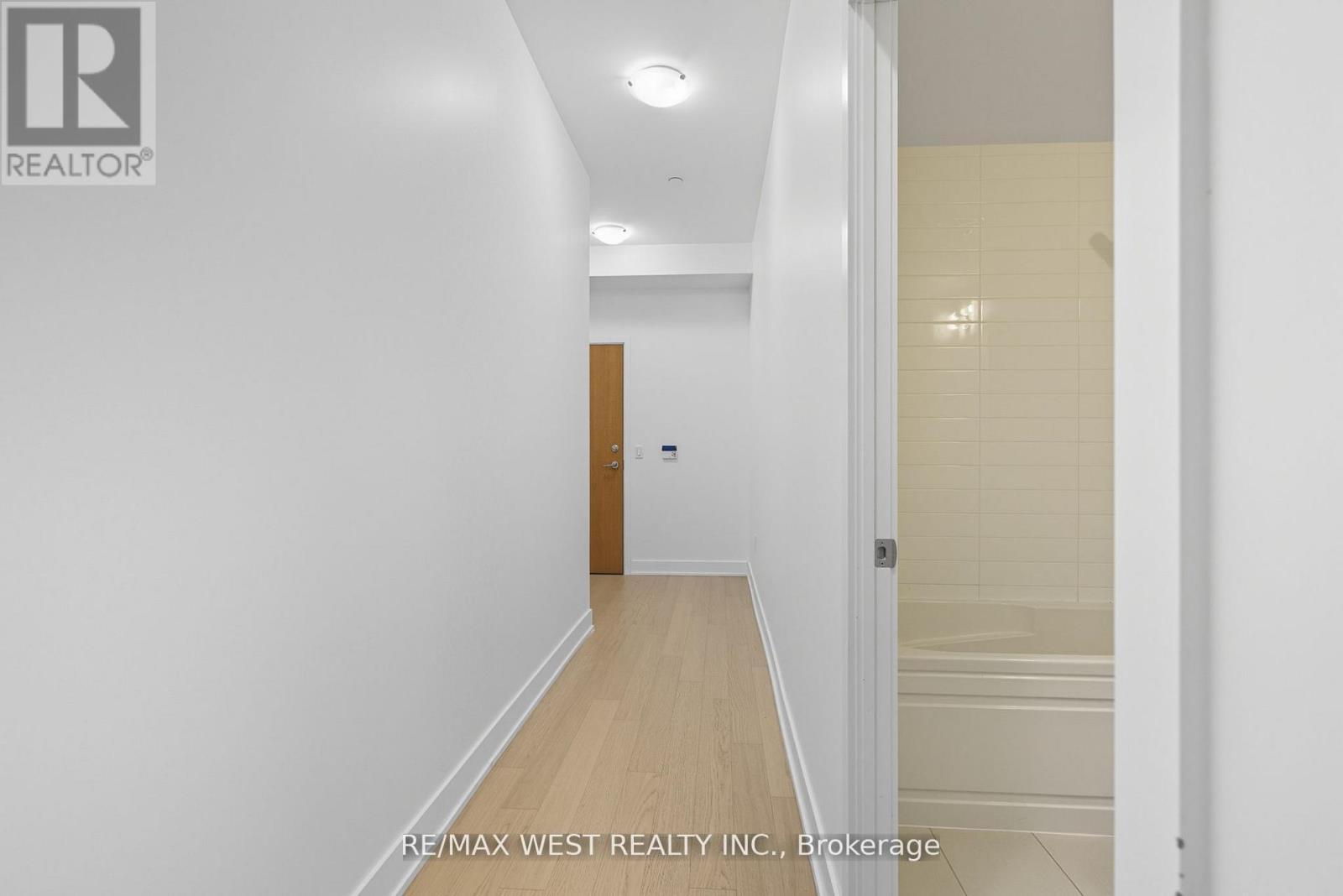 702 - 20 Shore Breeze Drive, Toronto, ON -