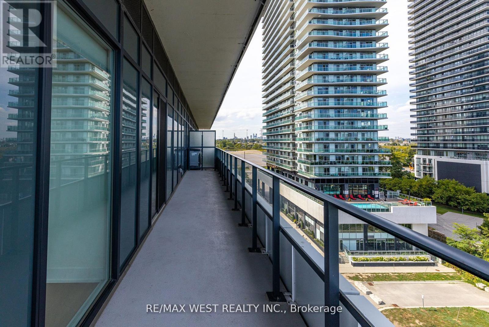 702 - 20 Shore Breeze Drive, Toronto, ON - Outdoor