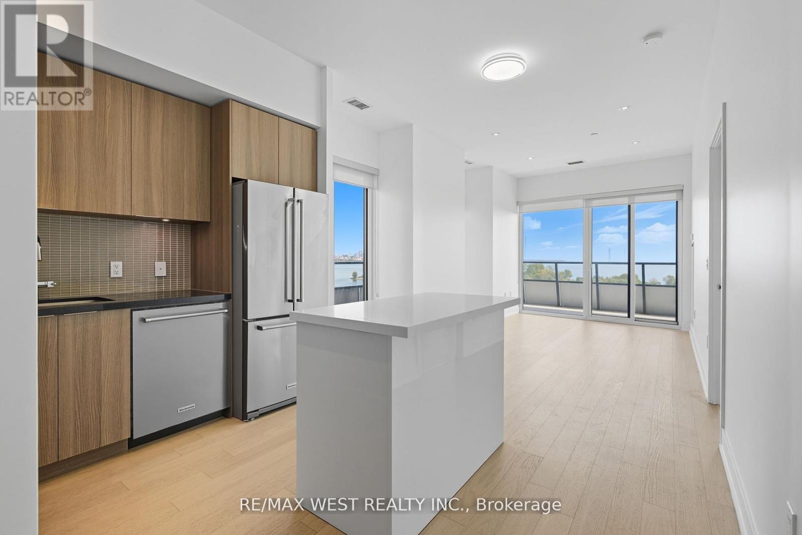 702 - 20 Shore Breeze Drive, Toronto, ON - Indoor Photo Showing Kitchen