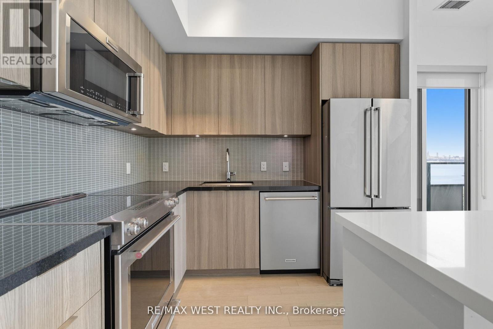 702 - 20 Shore Breeze Drive, Toronto, ON - Indoor Photo Showing Kitchen With Upgraded Kitchen