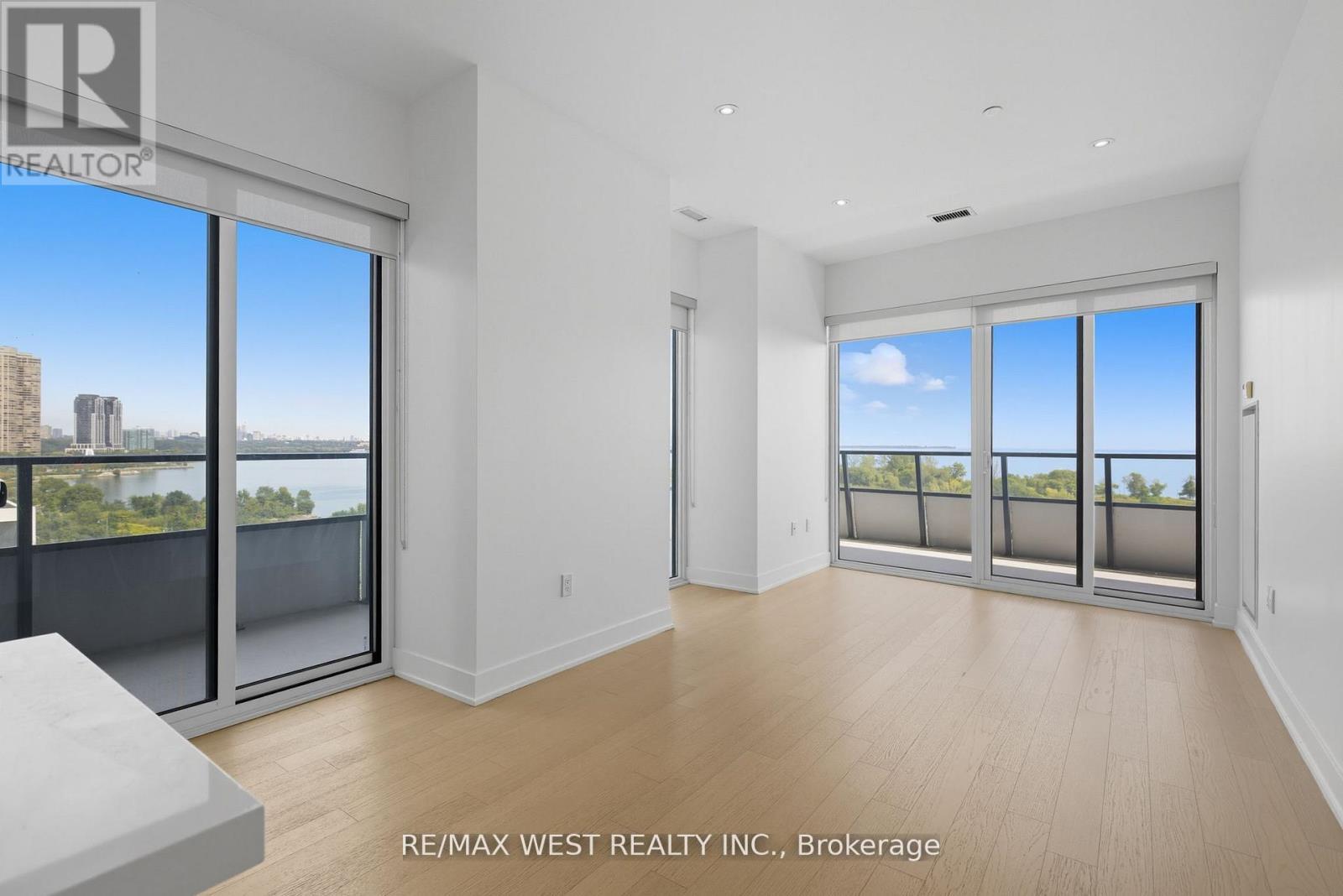 702 - 20 Shore Breeze Drive, Toronto, ON - Indoor Photo Showing Other Room