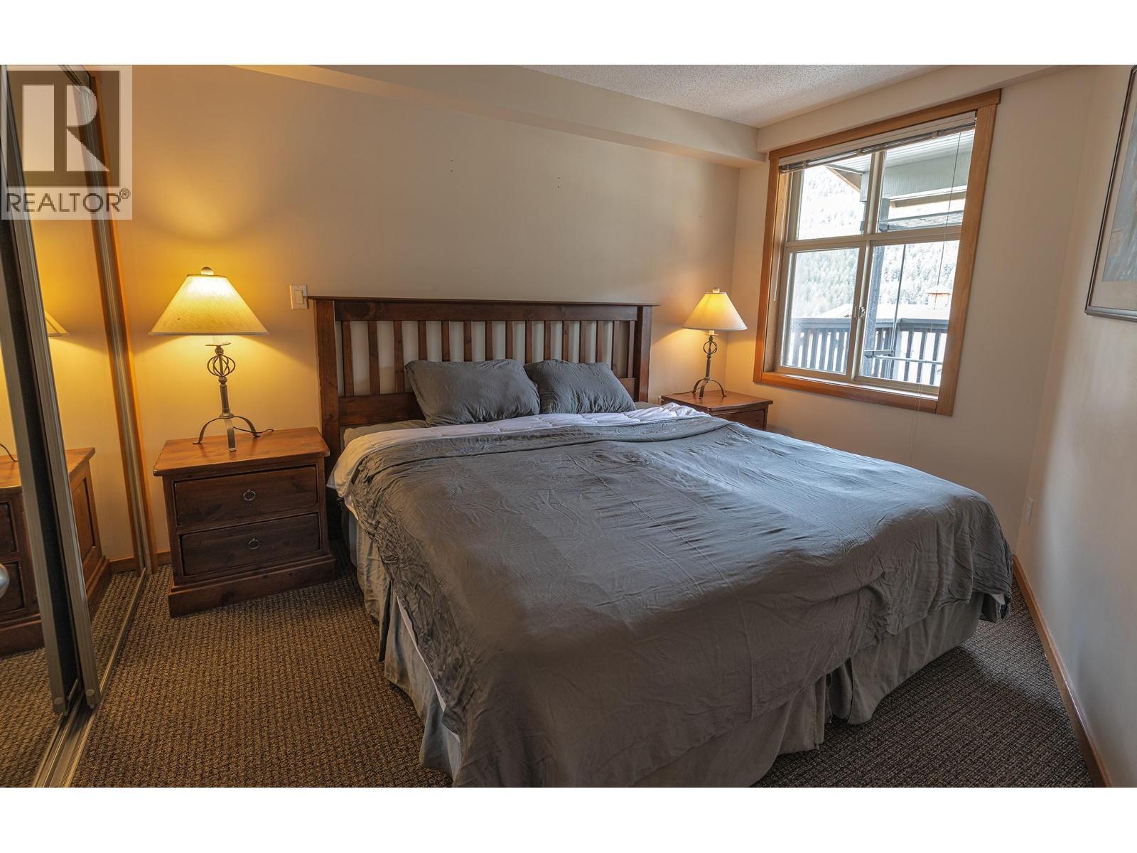 2050 Summit Drive Unit# 306, Panorama, BC - Indoor Photo Showing Bedroom