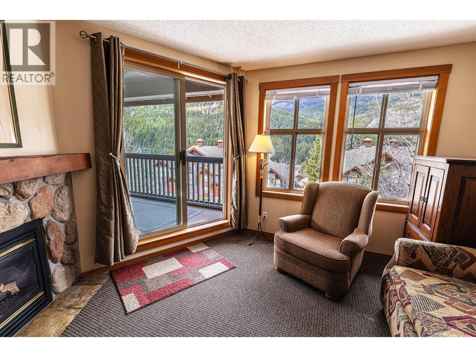 2050 Summit Drive Unit# 306, Panorama, BC - Indoor Photo Showing Living Room With Fireplace