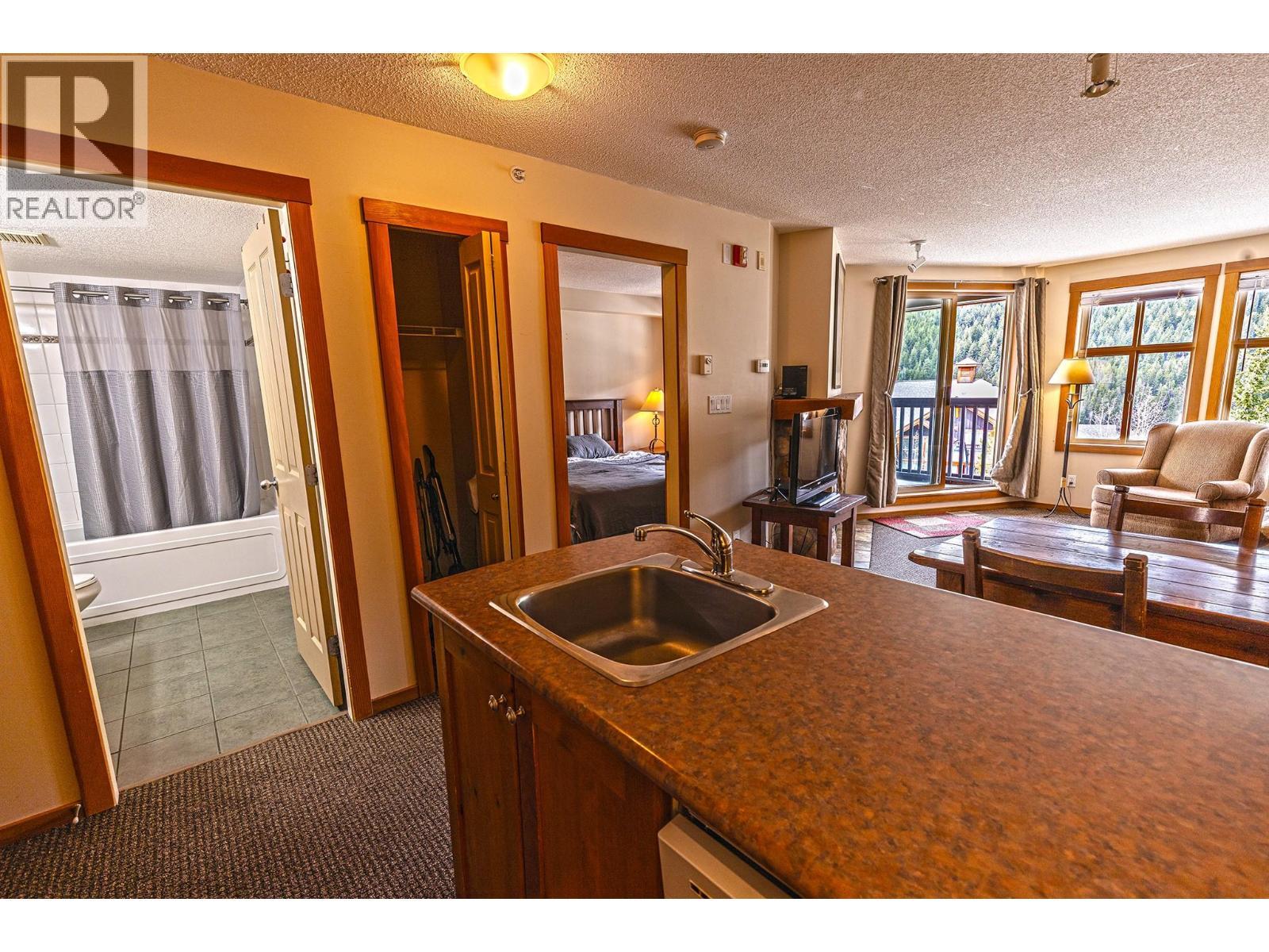 2050 Summit Drive Unit# 306, Panorama, BC - Indoor