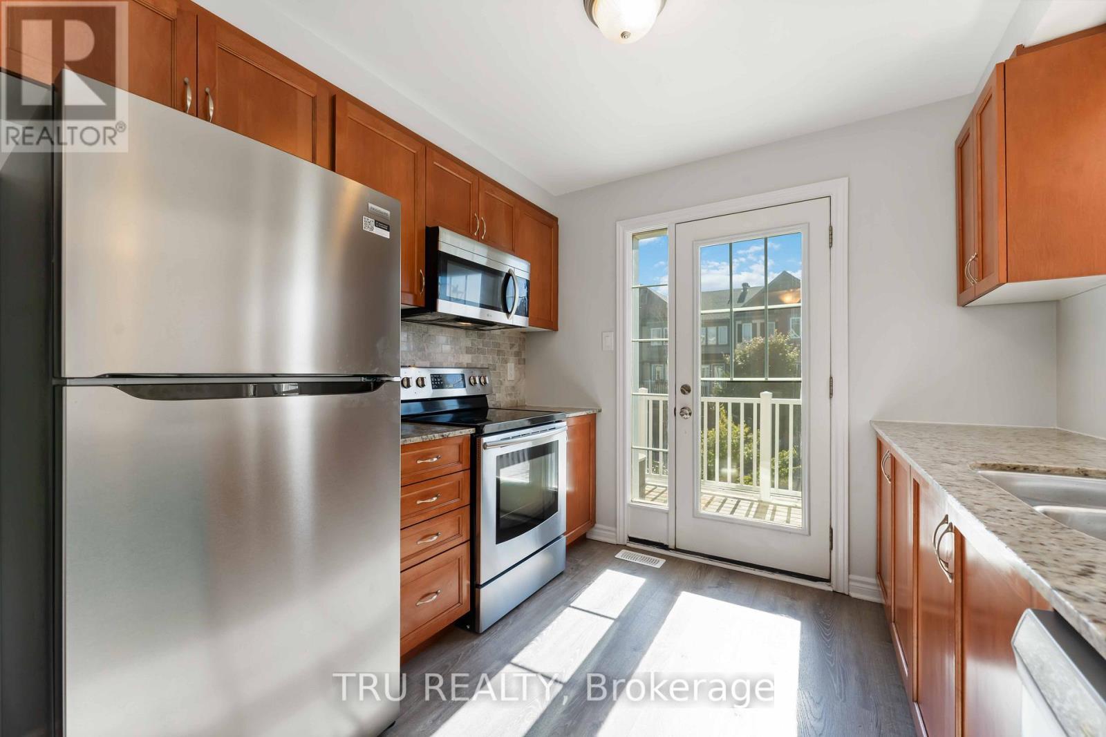 544 Snow Goose Street, Ottawa, ON - Indoor Photo Showing Kitchen With Stainless Steel Kitchen