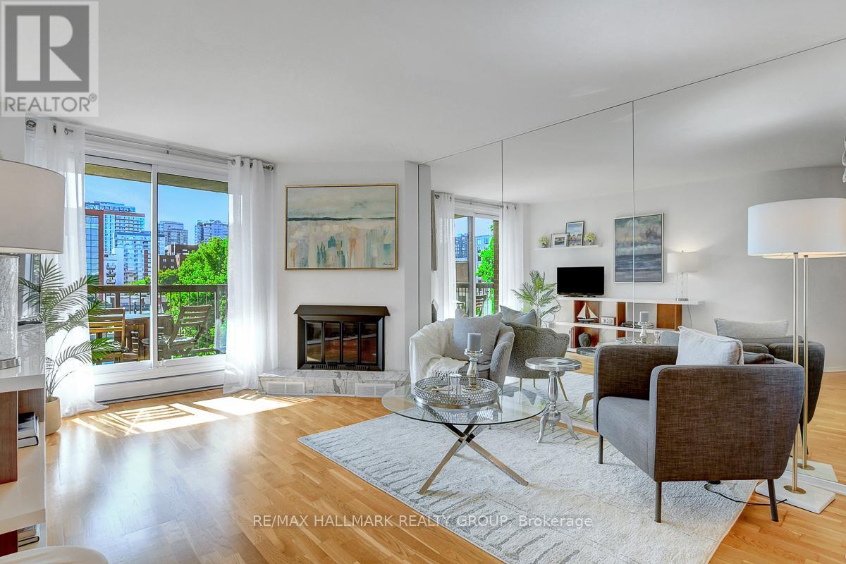 504 - 222 Guigues Avenue, Ottawa, ON - Indoor Photo Showing Living Room With Fireplace