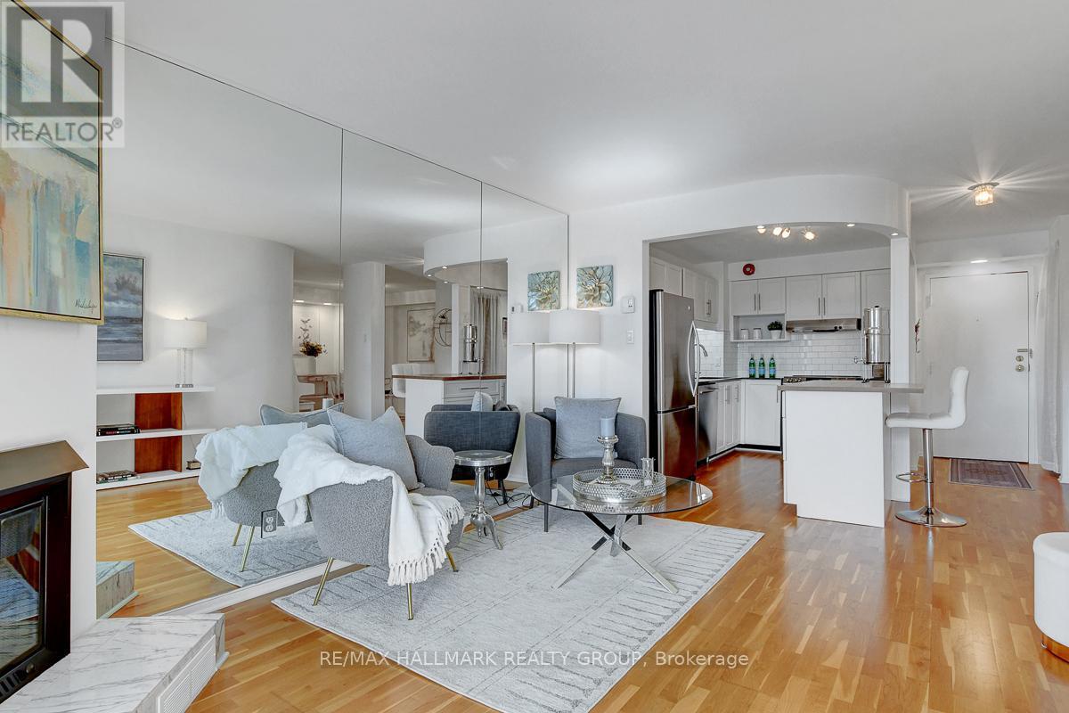504 - 222 Guigues Avenue, Ottawa, ON - Indoor Photo Showing Living Room With Fireplace