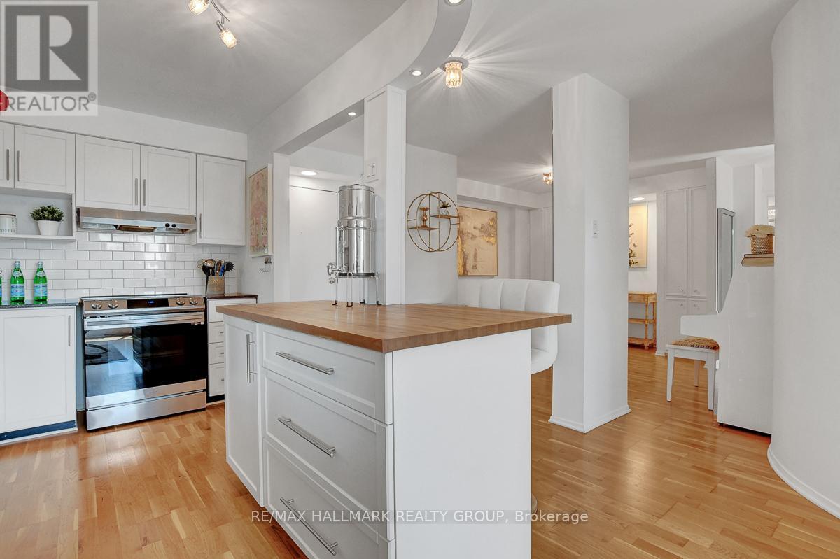 504 - 222 Guigues Avenue, Ottawa, ON - Indoor Photo Showing Kitchen With Upgraded Kitchen
