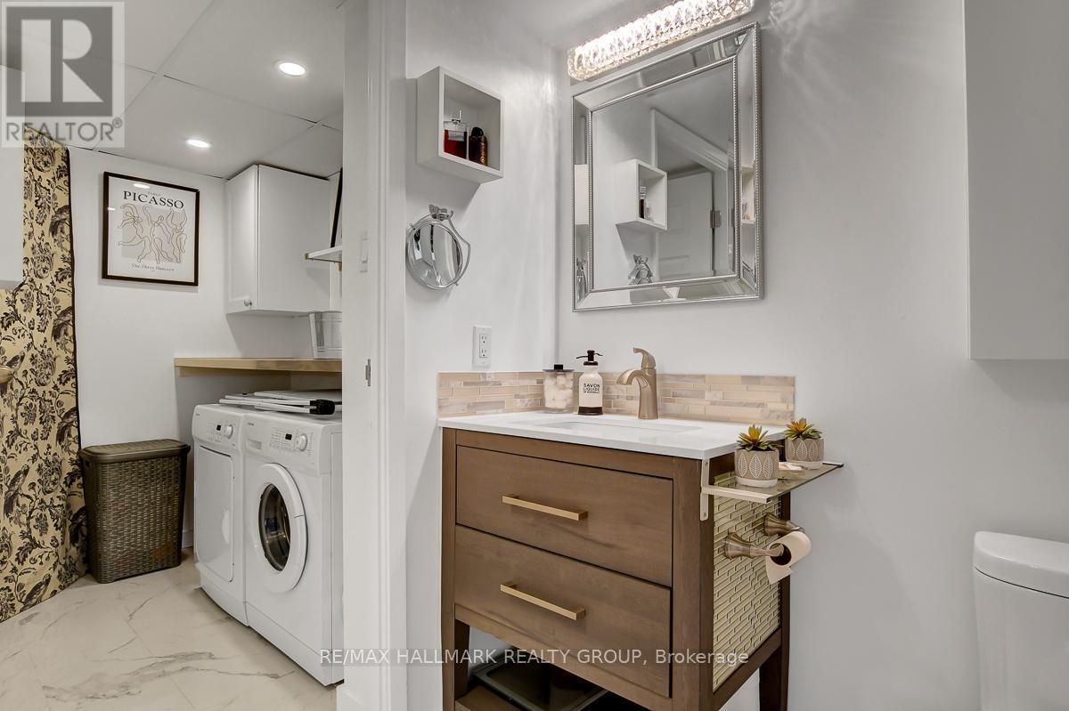 504 - 222 Guigues Avenue, Ottawa, ON - Indoor Photo Showing Laundry Room