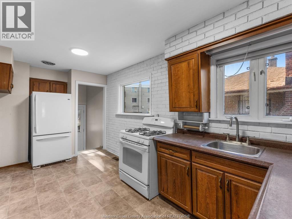1345 Marlborough Boulevard, Windsor, ON - Indoor Photo Showing Kitchen