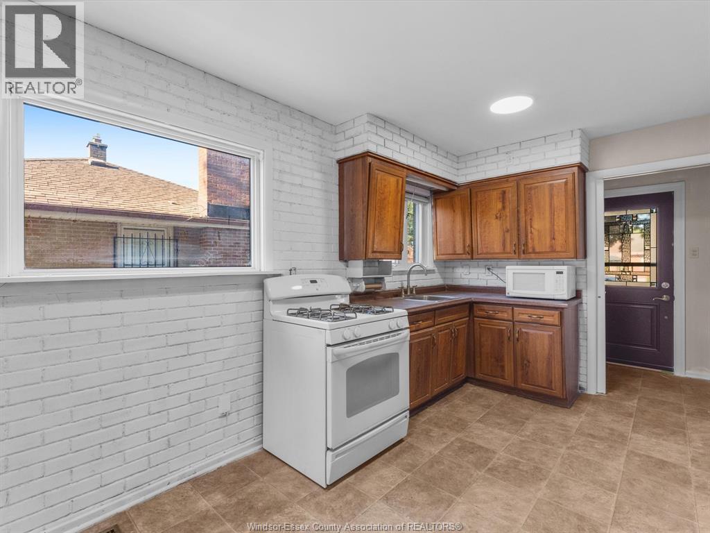 1345 Marlborough Boulevard, Windsor, ON - Indoor Photo Showing Kitchen