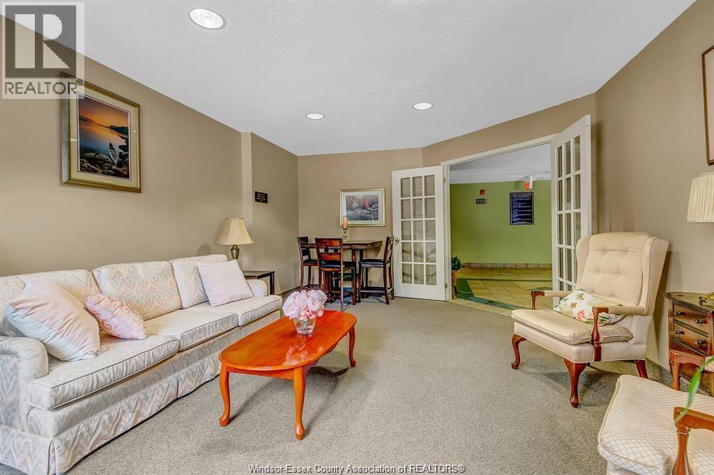 3000 Sandwich Unit# #110, Windsor, ON - Indoor Photo Showing Living Room