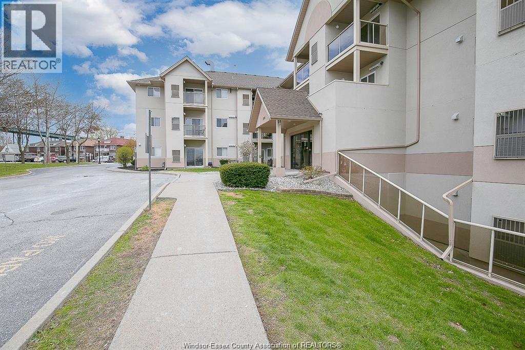 3000 Sandwich Unit# #110, Windsor, ON - Outdoor