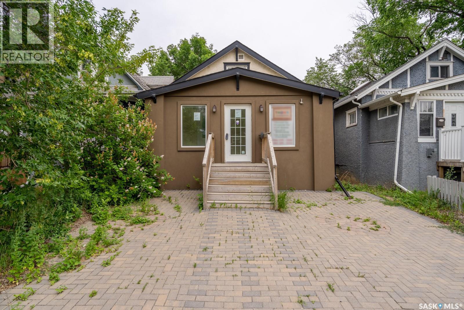 1535 Victoria Avenue, Regina, SK - Outdoor