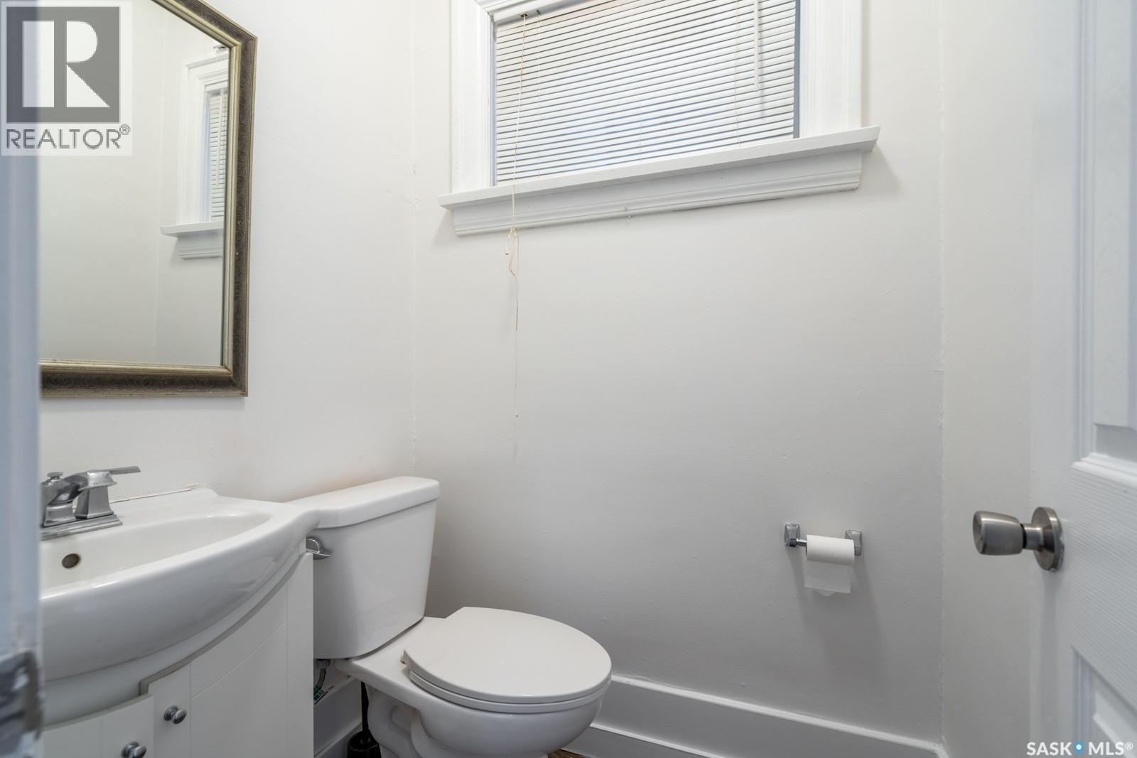 1535 Victoria Avenue, Regina, SK - Indoor Photo Showing Bathroom