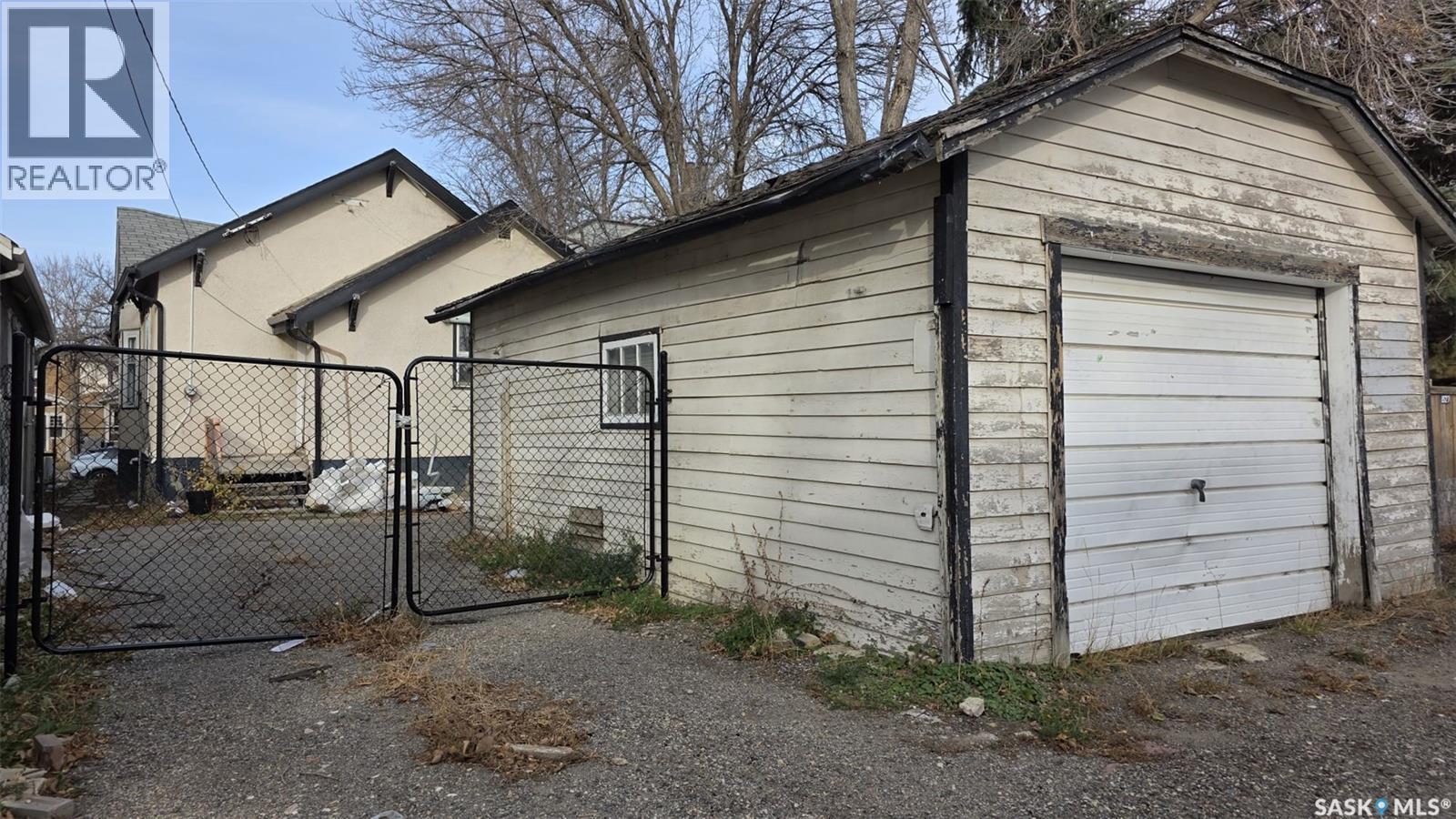 1535 Victoria Avenue, Regina, SK - Outdoor With Exterior