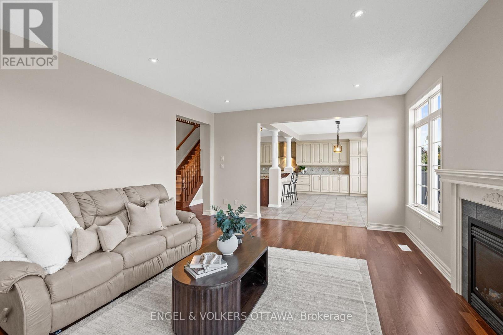 788 Kilbirnie Drive, Ottawa, ON - Indoor Photo Showing Living Room With Fireplace