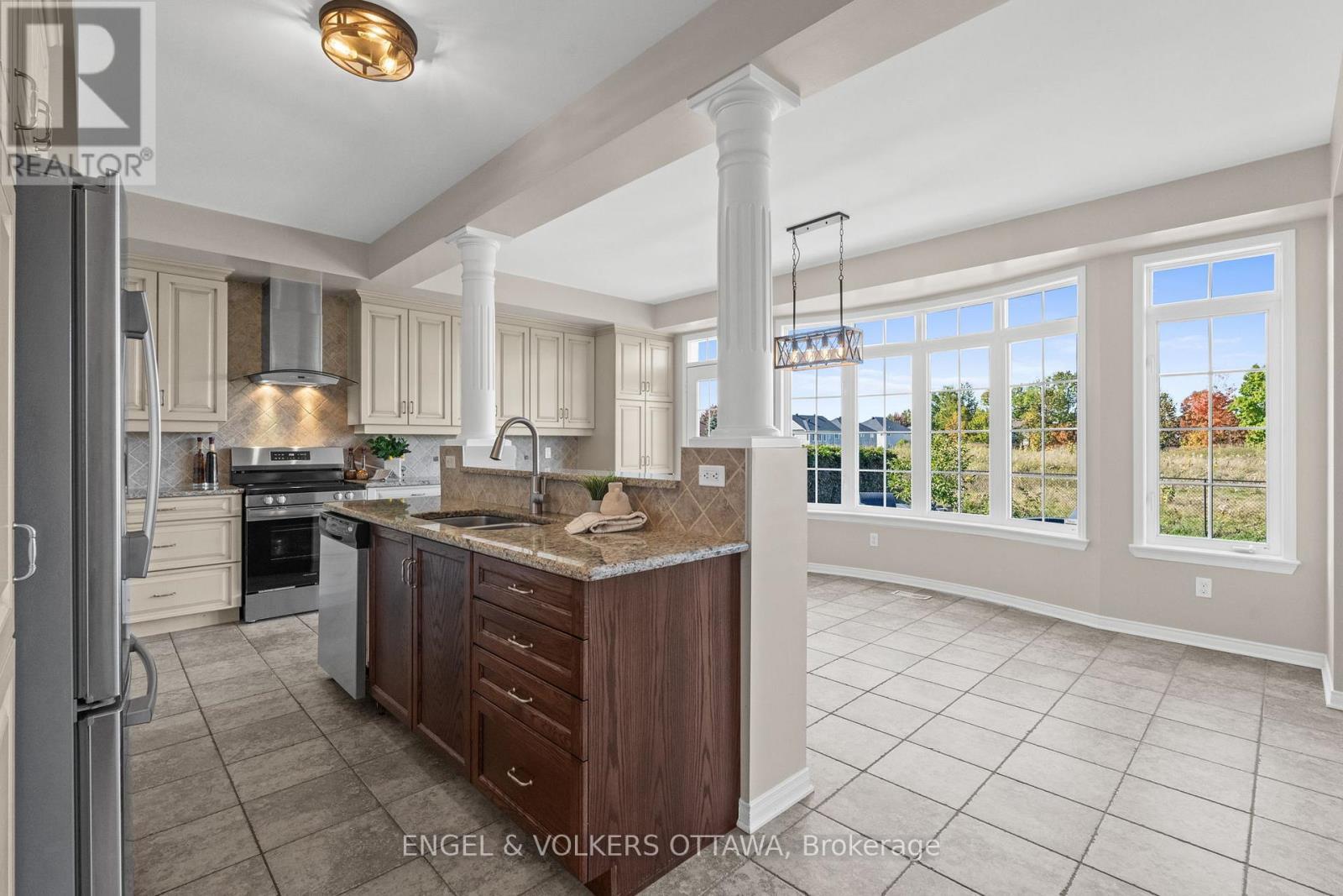 788 Kilbirnie Drive, Ottawa, ON - Indoor Photo Showing Kitchen