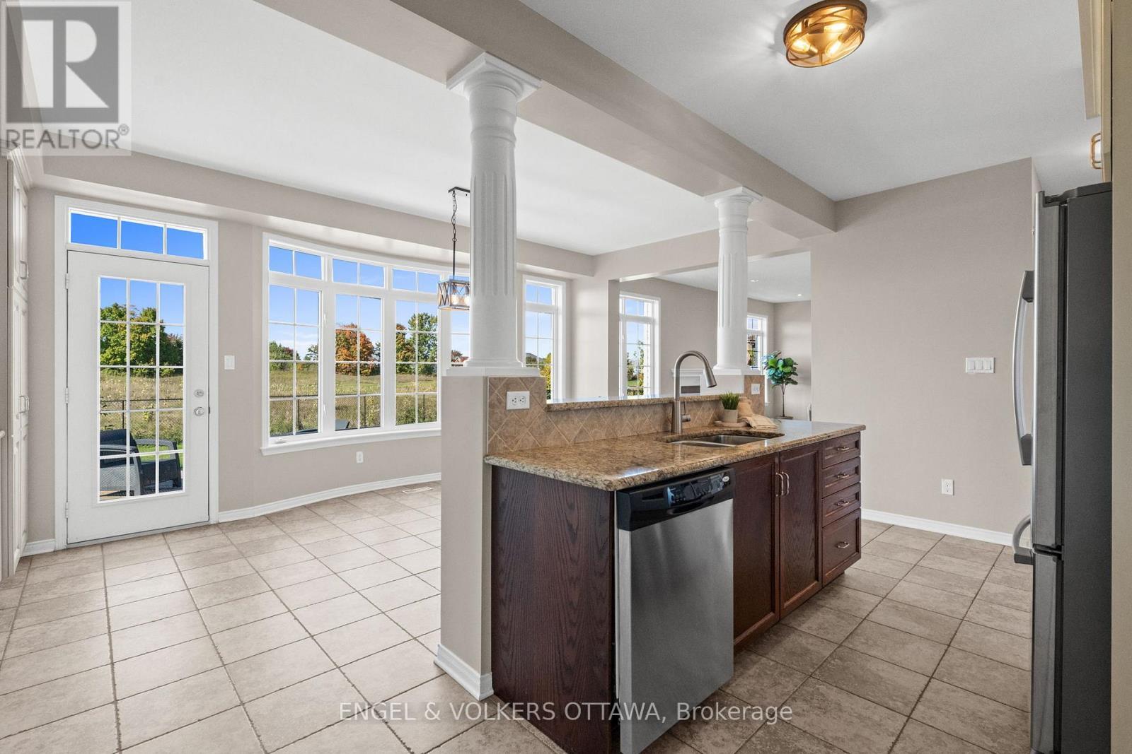 788 Kilbirnie Drive, Ottawa, ON - Indoor Photo Showing Kitchen