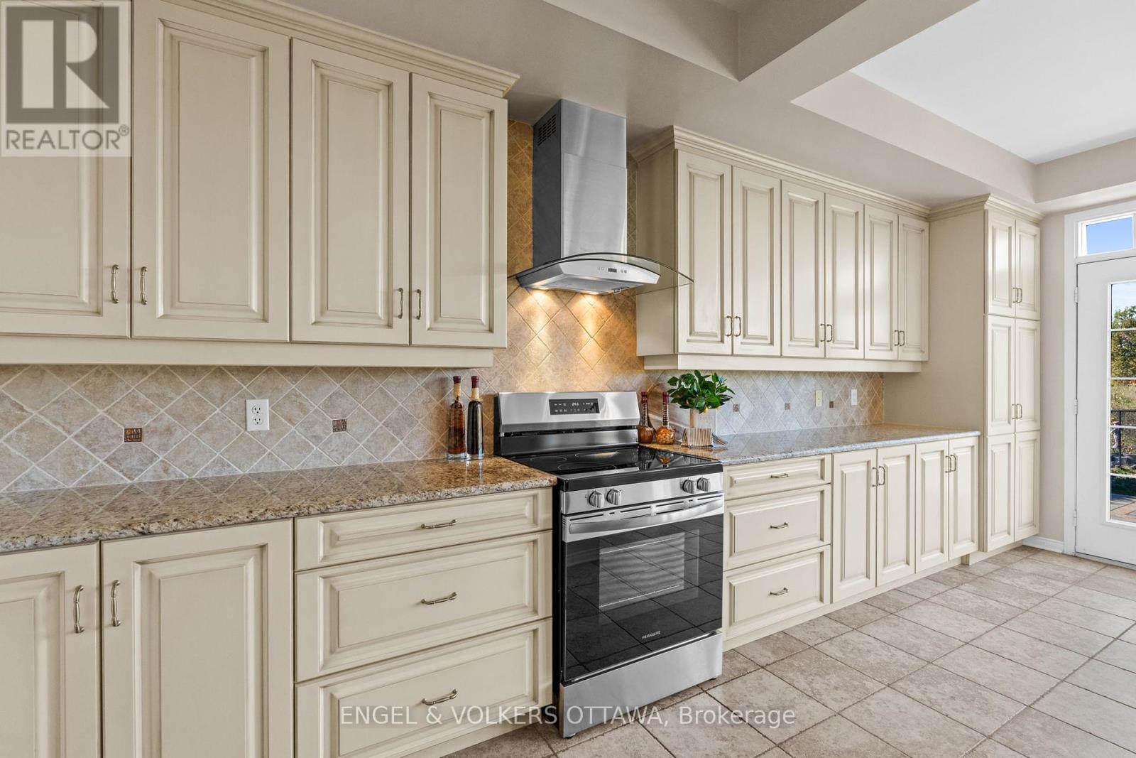 788 Kilbirnie Drive, Ottawa, ON - Indoor Photo Showing Kitchen