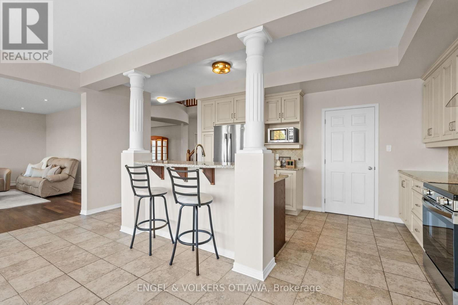 788 Kilbirnie Drive, Ottawa, ON - Indoor Photo Showing Kitchen With Stainless Steel Kitchen