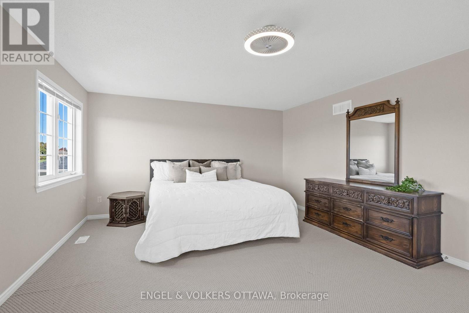 788 Kilbirnie Drive, Ottawa, ON - Indoor Photo Showing Bedroom