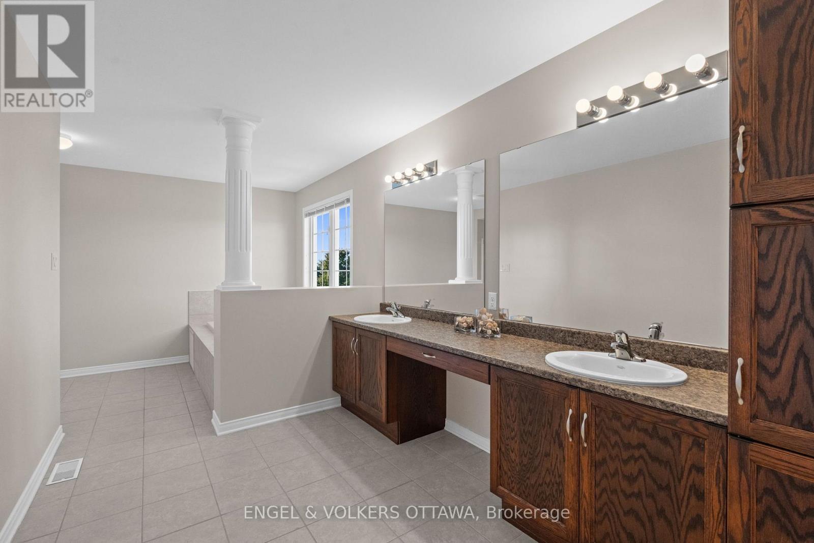 788 Kilbirnie Drive, Ottawa, ON - Indoor Photo Showing Bathroom