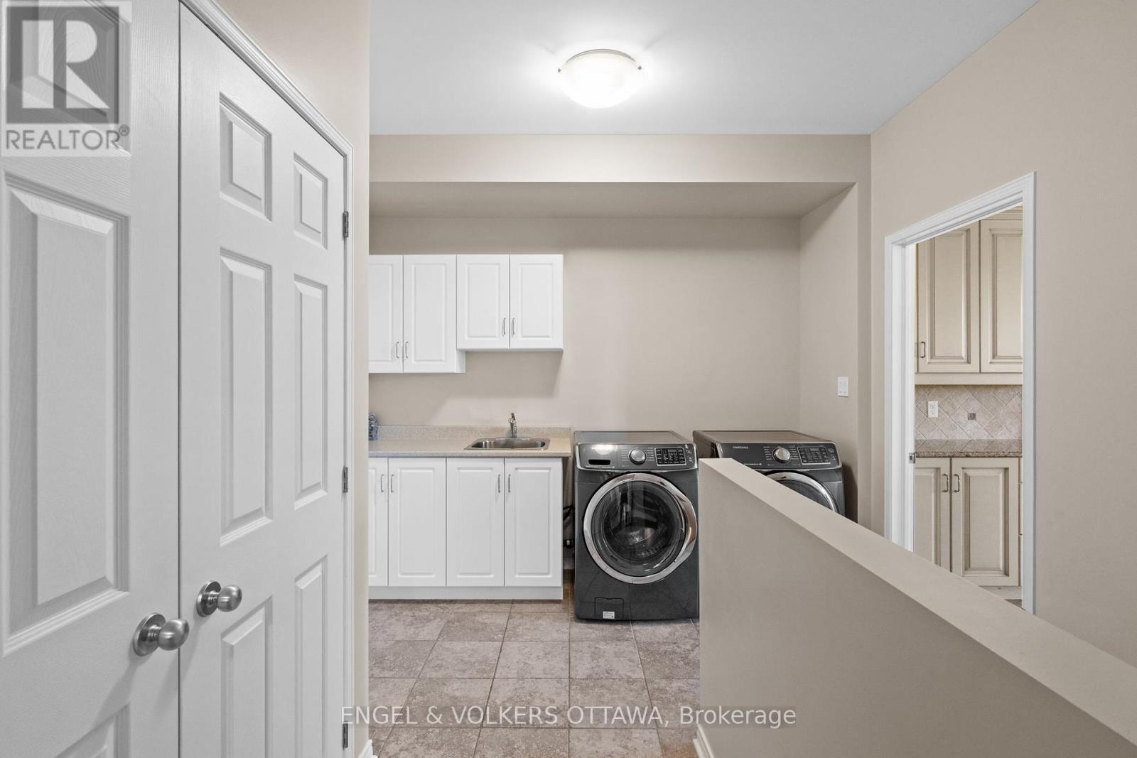 788 Kilbirnie Drive, Ottawa, ON - Indoor Photo Showing Laundry Room