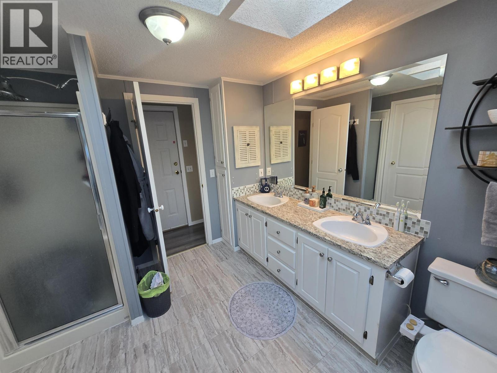 6 602 Elm Street, Quesnel, BC - Indoor Photo Showing Bathroom