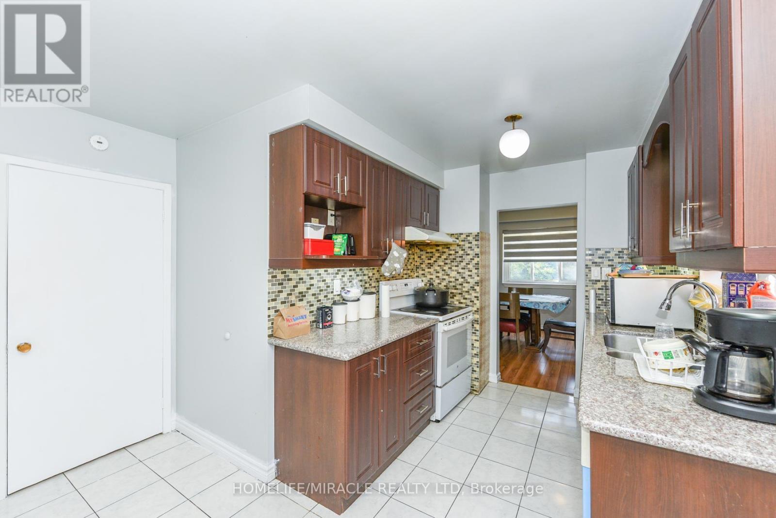 3442 Laddie Crescent, Mississauga, ON - Indoor Photo Showing Kitchen