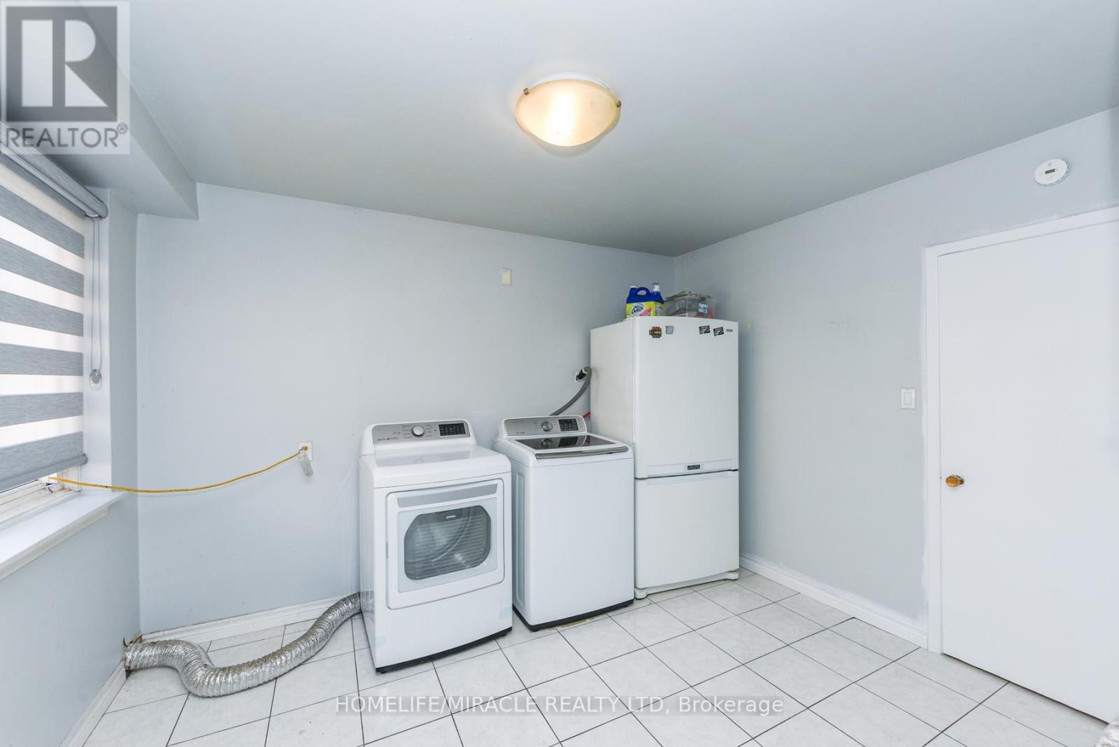 3442 Laddie Crescent, Mississauga, ON - Indoor Photo Showing Laundry Room