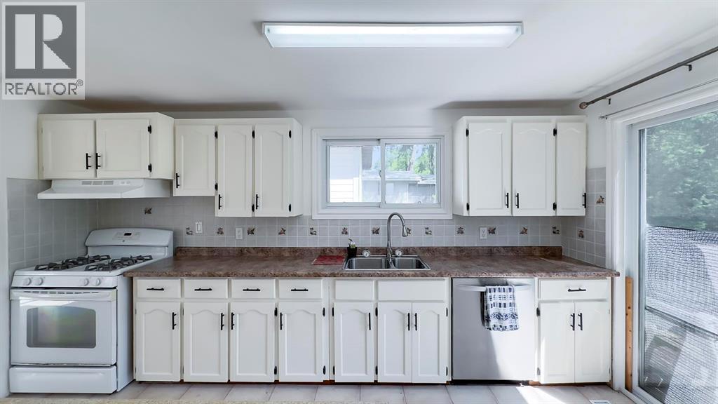 10148 Port Franks Estates Drive, Lambton Shores, ON - Indoor Photo Showing Kitchen